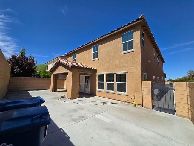 Building Photo - A Fabulous 5 Bedroom Home in Henderson