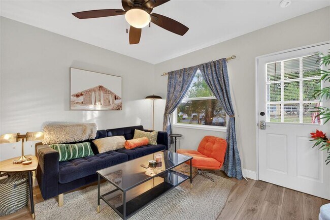 Building Photo - 2301 14th Ave N