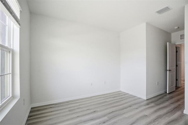 Building Photo - 5323 Dragonfly Dr