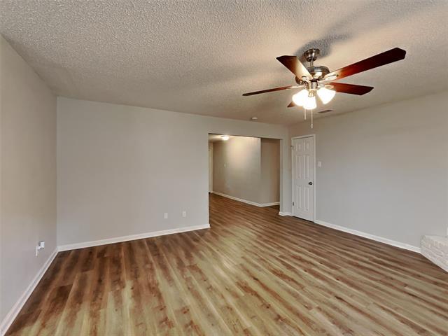 Building Photo - 825 Livingston Dr