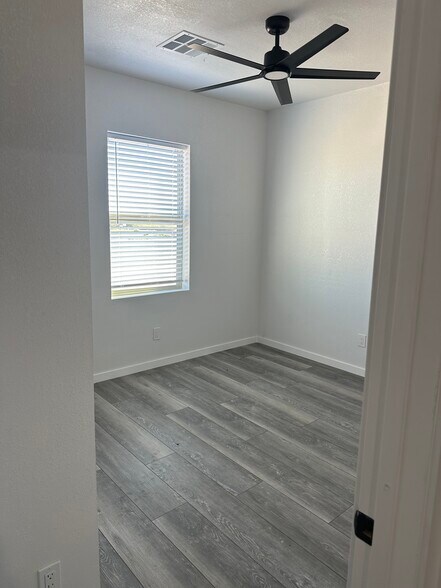 Building Photo - 16049 S Yava Rd