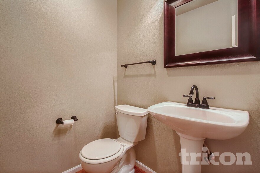 Building Photo - 17061 E 107th Ave