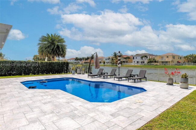 Building Photo - 4904 SW 166th Ave