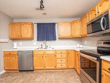 Building Photo - 2447 Brierbrook Ln
