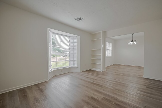 Building Photo - 10110 Margate Dr