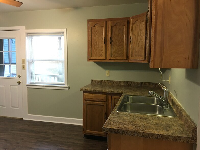 Kitchen 204 - 204 E 4th St