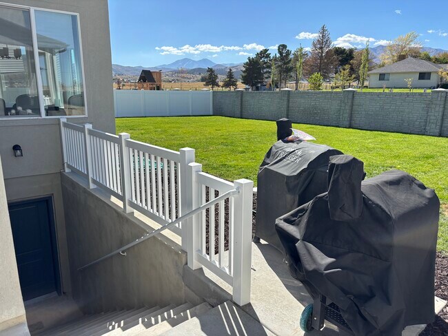 Building Photo - Basement Apartment