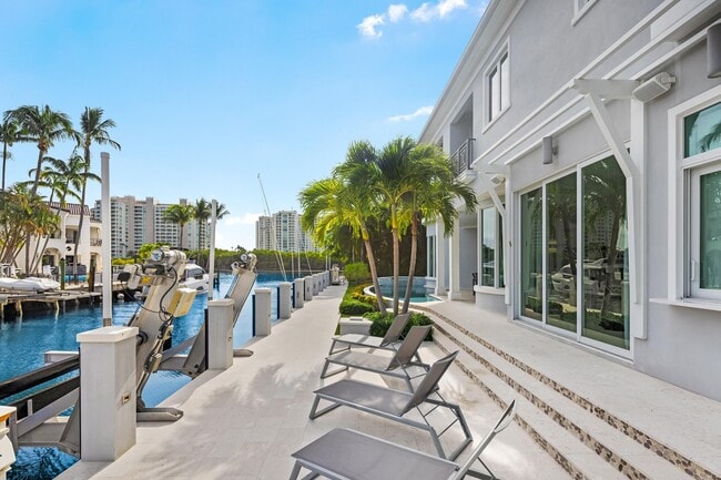 Building Photo - 863 Enfield St