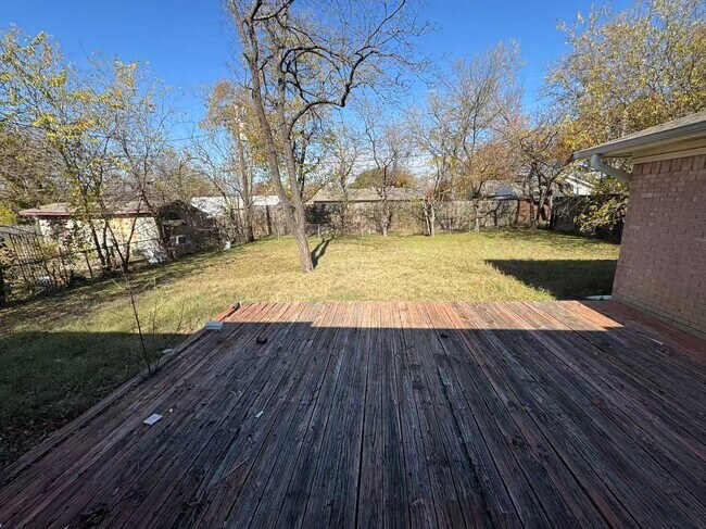 Building Photo - Beautiful 3 Bedroom House in Dallas