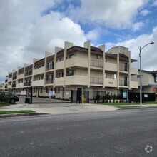 Building Photo - 37 unit building close to CSUN!