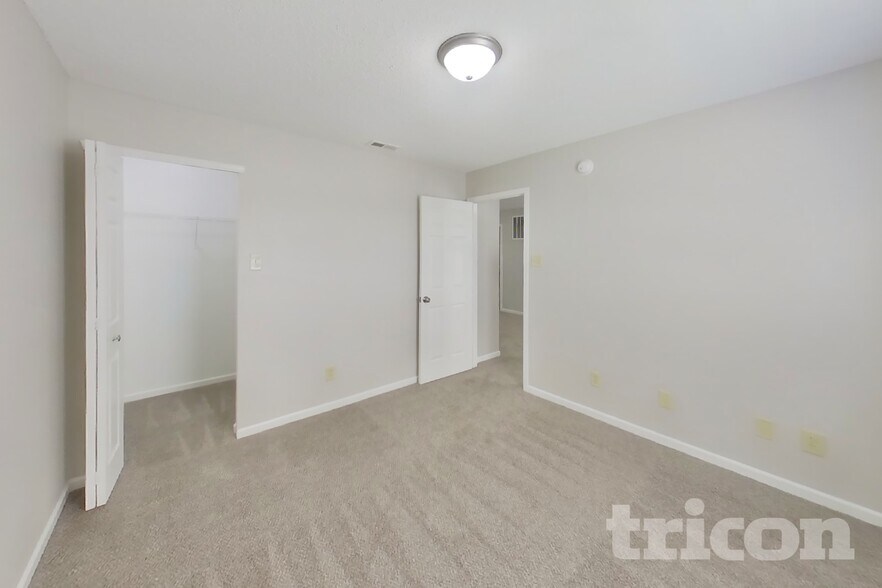 Building Photo - 10904 Wymm Ln