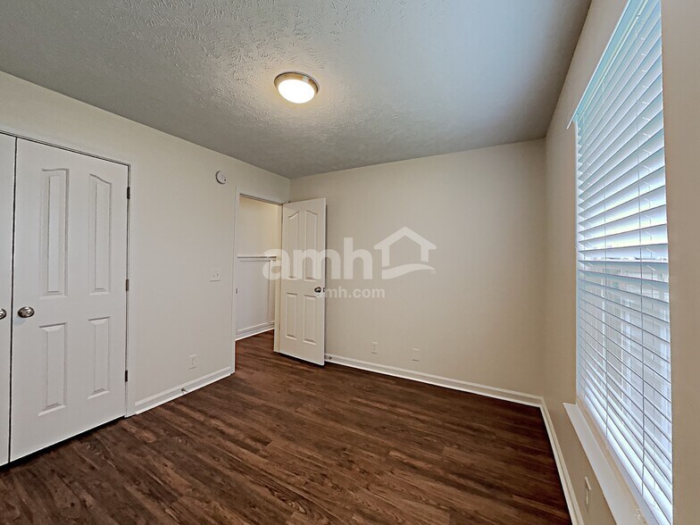 Building Photo - 1543 St Andrews Dr