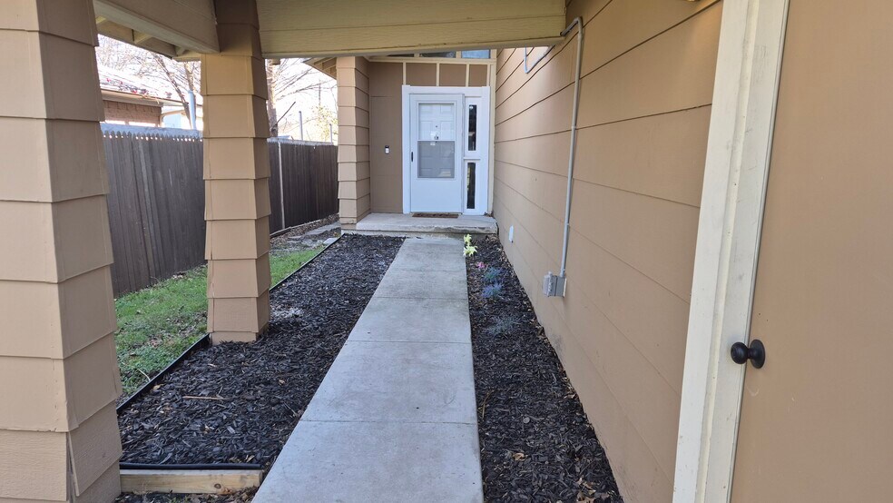 Building Photo - 911 Rockwall St