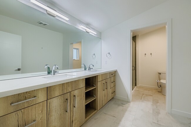 Building Photo - 12038 33rd Ave NE