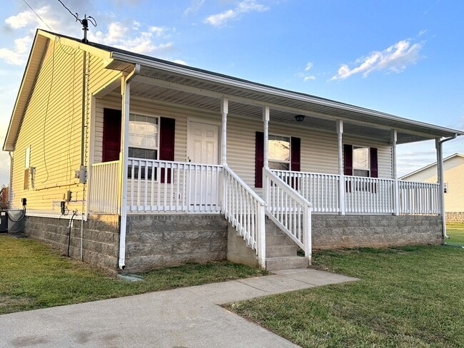 Building Photo - Single-Family in Oak Grove, KY--Deck and L...