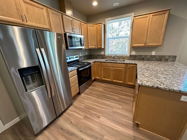 Building Photo - NEW 4 Bedroom / 4.5 Bath Townhome. A/C in every bedroom