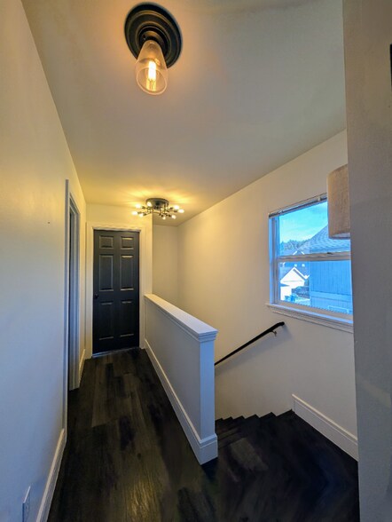 Building Photo - 200 Whispering Pine Pl