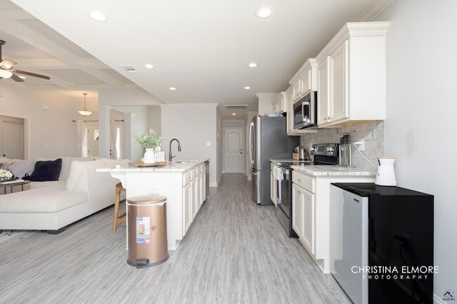 Building Photo - 214 Creek Ridge Dr