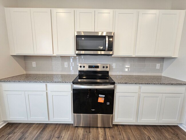 Building Photo - NEW 4- Bedroom Home With Loft, Bonus Room and Fenced Backyard