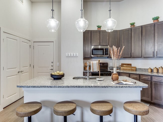 Building Photo - Palladium Crestway