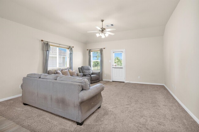 Building Photo - 223 Shoreview Dr