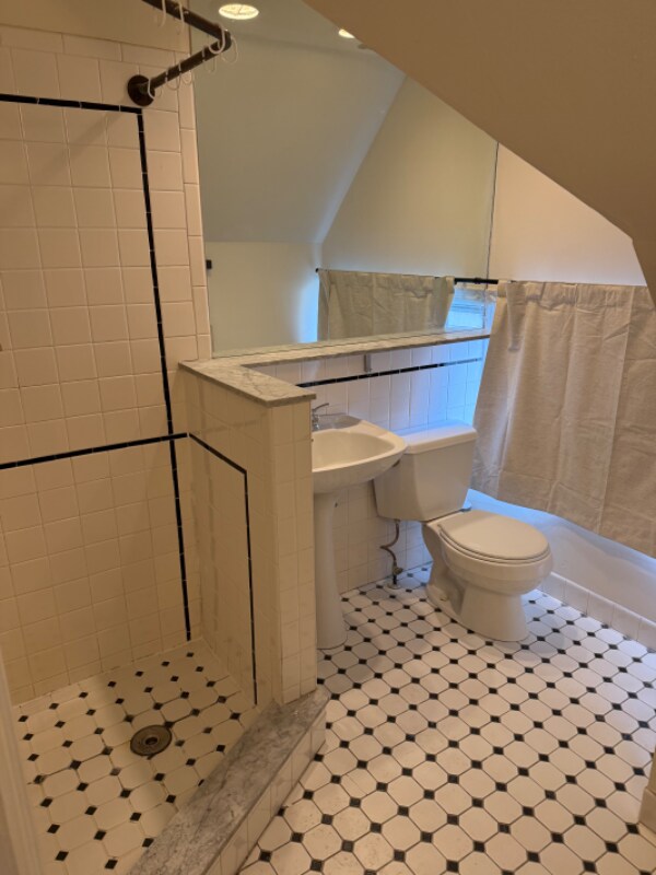 Building Photo - 111 Sycamore Ave