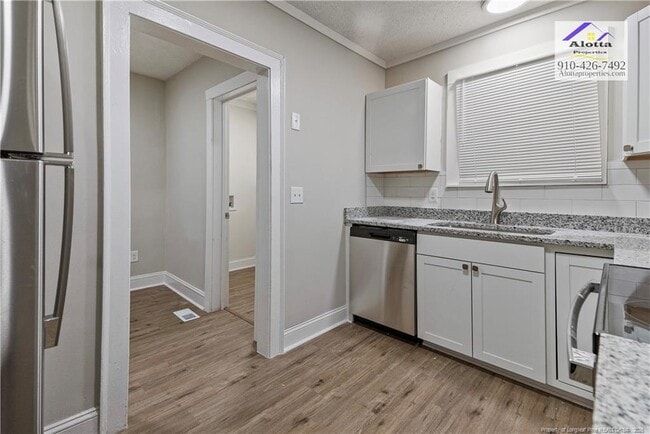 Building Photo - 207 S Windsor Dr