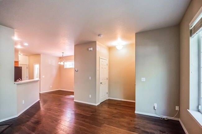 Building Photo - 1050 SE Alika Ave