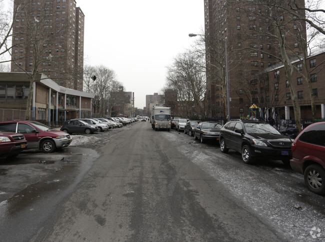 Building Photo - Mott Haven