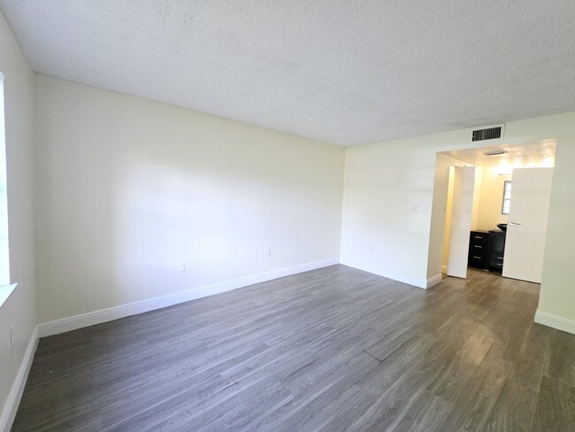 Building Photo - 4334 NW 9th Ave