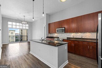 Building Photo - 711 Cosmopolitan Dr NE