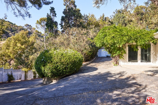 Building Photo - 2200 Outpost Dr