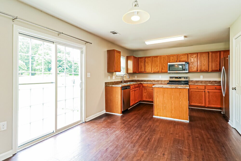 Building Photo - 1742 Eastway Dr