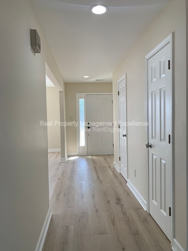 Building Photo - 5611 Sojourn Dr