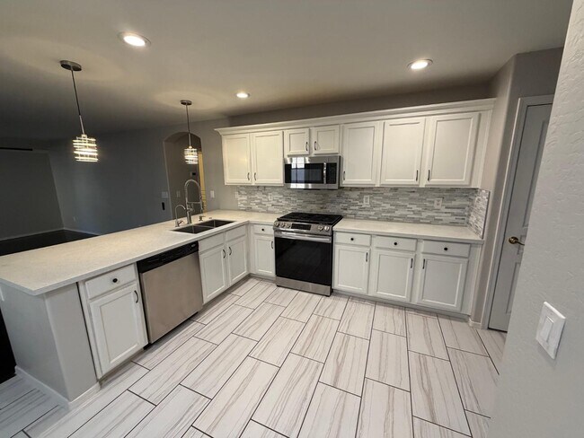 Building Photo - 1945 E Aloe Pl