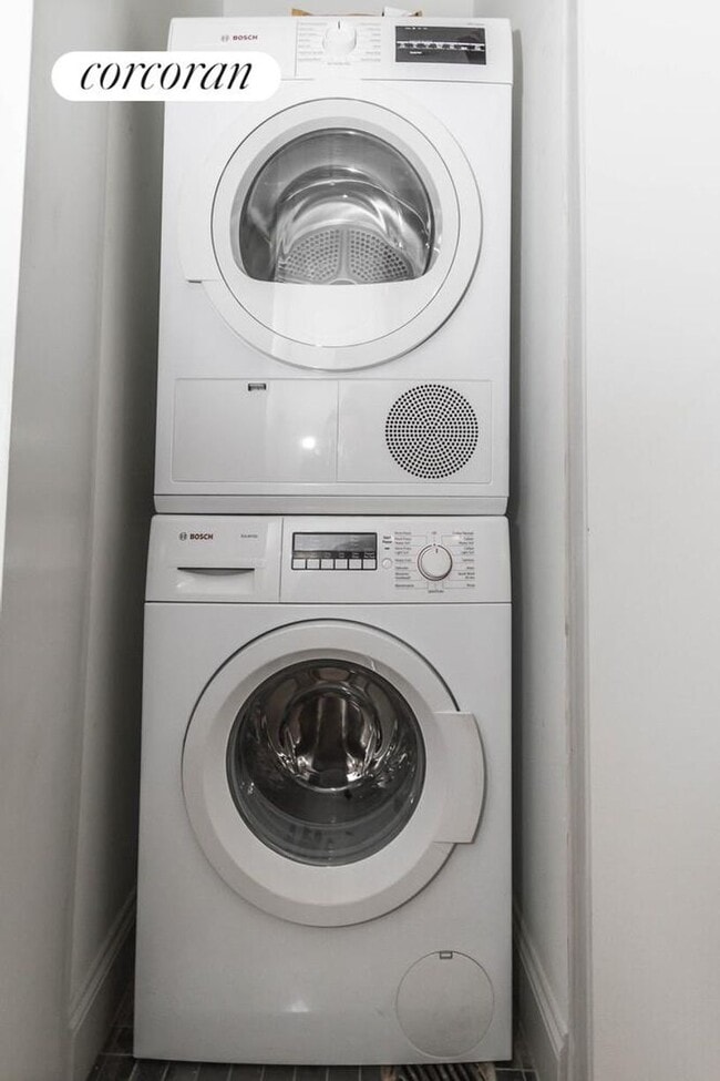 Building Photo - 664 Jefferson Ave