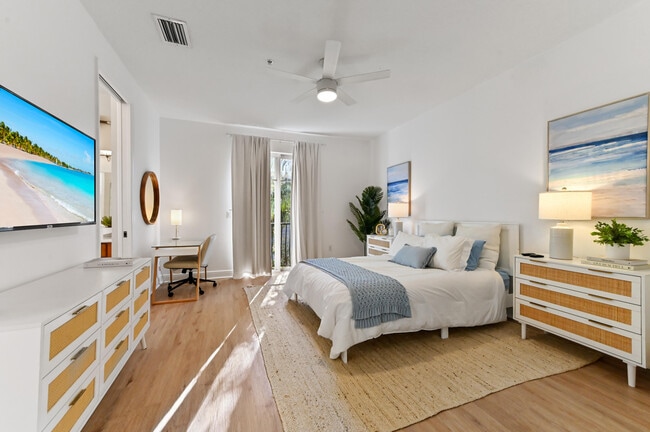 Building Photo - 642 NW 38th Cir