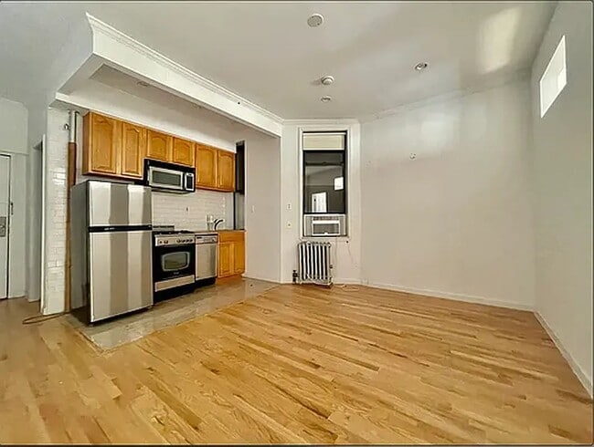 Primary Photo - 31 Prince St