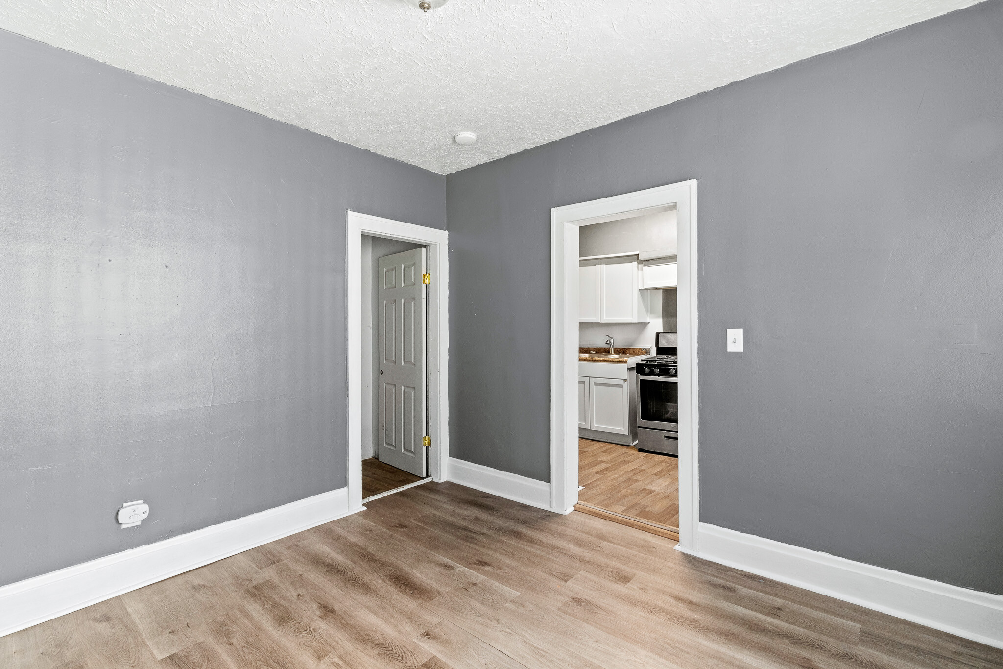 Building Photo - 977 E 17th Ave