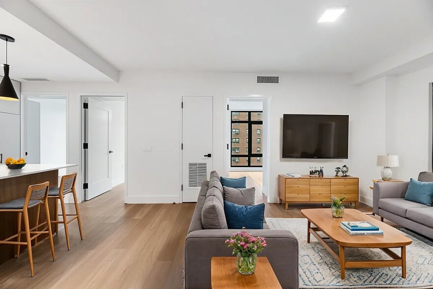 Primary Photo - 63 Pitt St