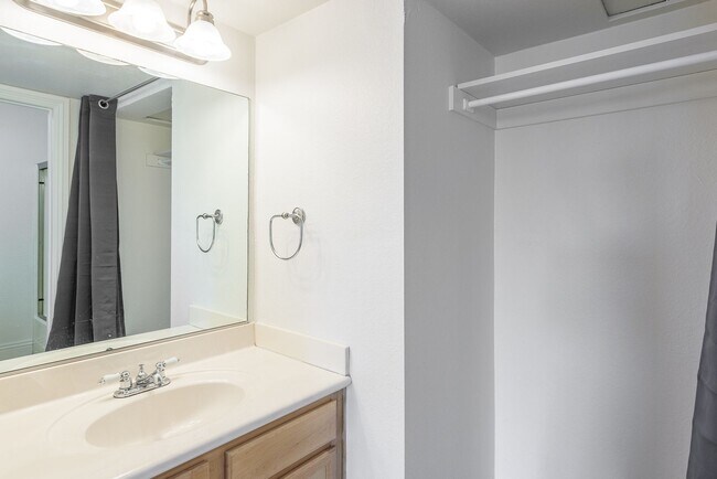 Building Photo - Quiet, Unit in Santee with View!