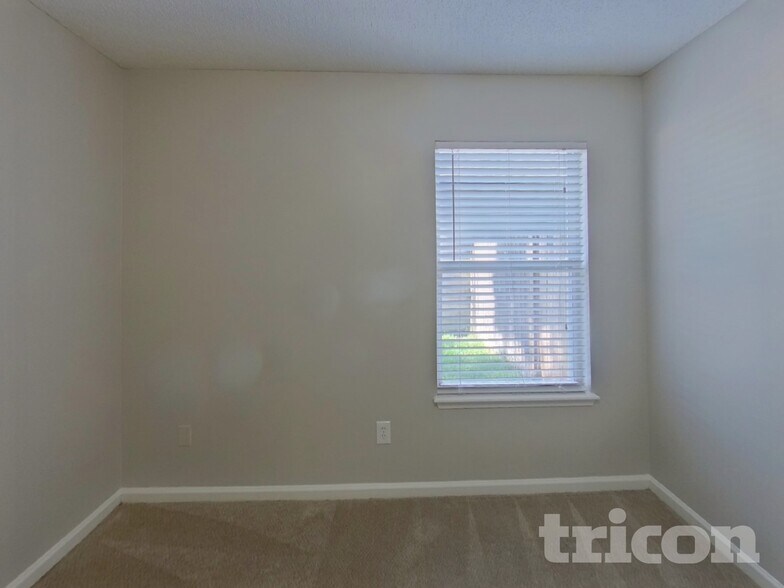 Building Photo - 3840 Tallcott Dr