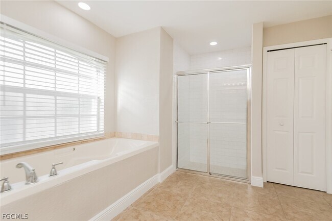 Building Photo - 1018 Card St E