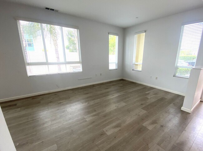 Building Photo - 4 Bdrm Parkside Village Gem -  2 weeks fre...