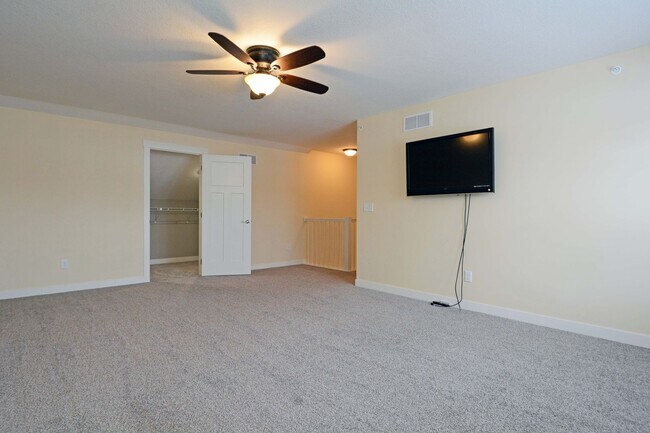 Building Photo - Beautiful 3 BD / 2.25 BA townhome in Rosemount!