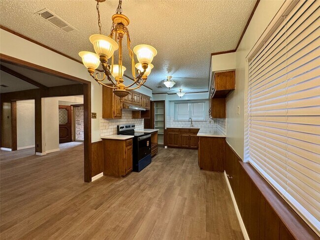 Building Photo - 1925 Glen Hill Dr