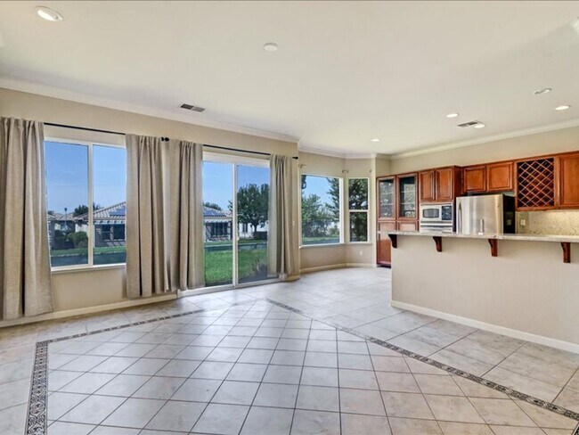 Building Photo - Trilogy 55+ Beautiful 3BD/3BA with pond view