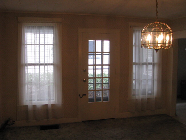 Dining Room - 530 E Main St