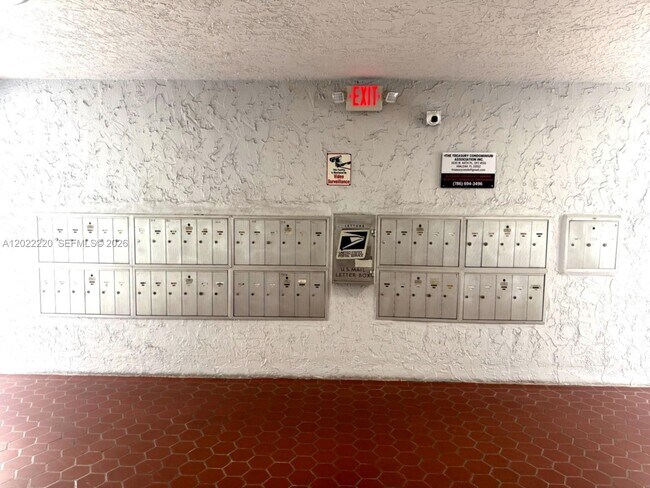 Building Photo - 1635 W 44th Pl