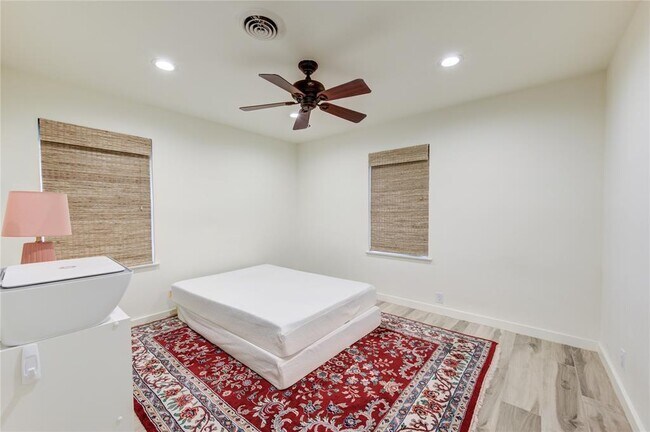 Building Photo - 3010 Conway St